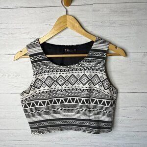 AZ Fashion Top Womens Size Medium 8 / EU 40 Black and White Tribal Crop Bohemian